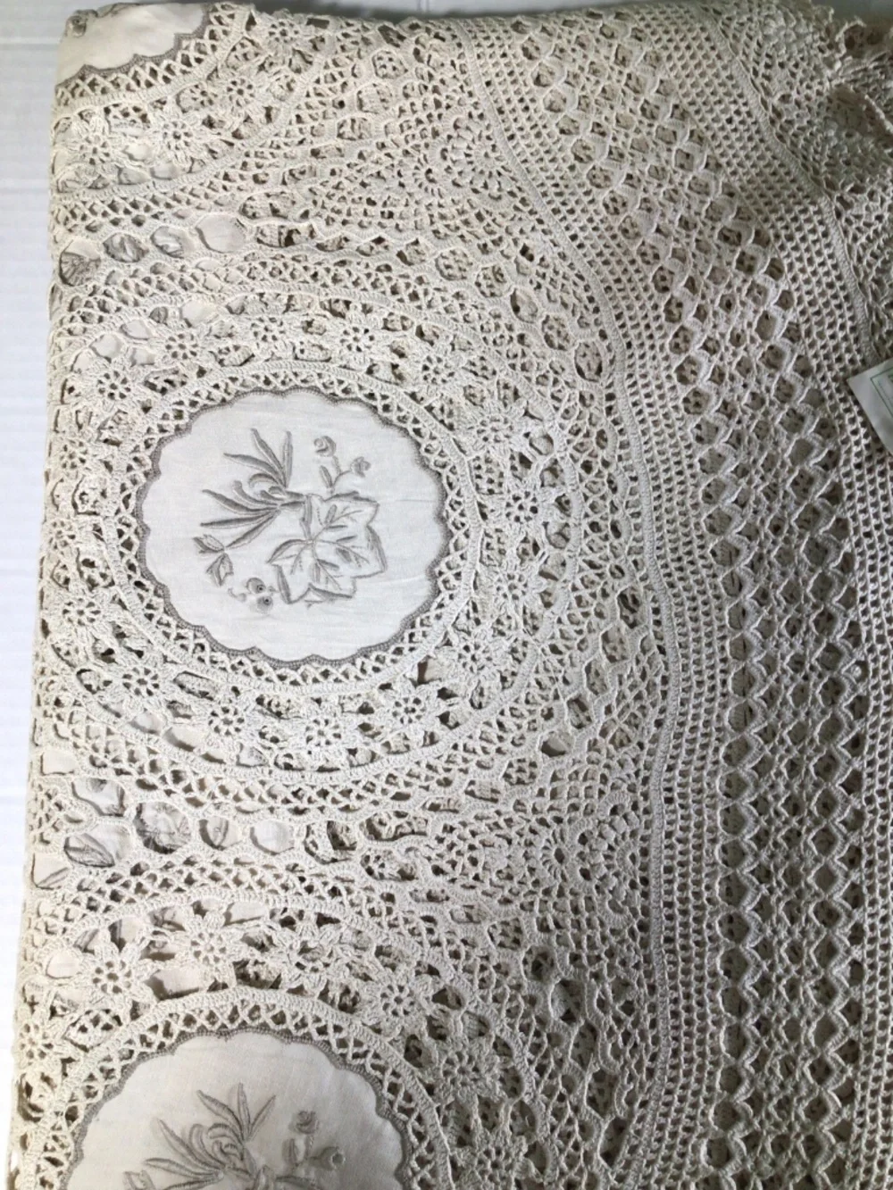 Vintage SWL Linnette 13-Piece Hand-Made Oval Tablecloth Set